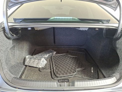 Used 2023 Volkswagen Jetta SE w/ Panoramic Sunroof Package image 27