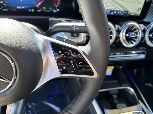 New 2025 Mercedes-Benz GLB 250 4MATIC image 20