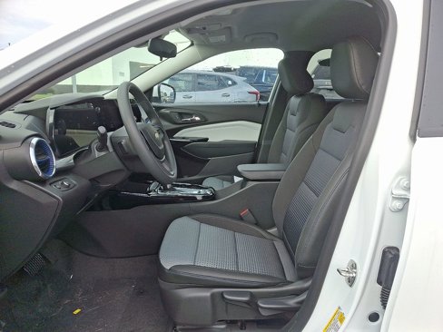 New 2025 Chevrolet Trax LT image 6
