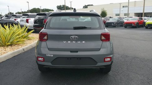 Certified 2022 Hyundai Venue Limited w/ Cargo Package image 21