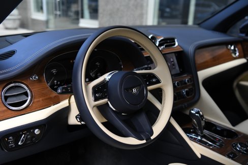 Used 2023 Bentley Bentayga Extended Wheelbase image 14