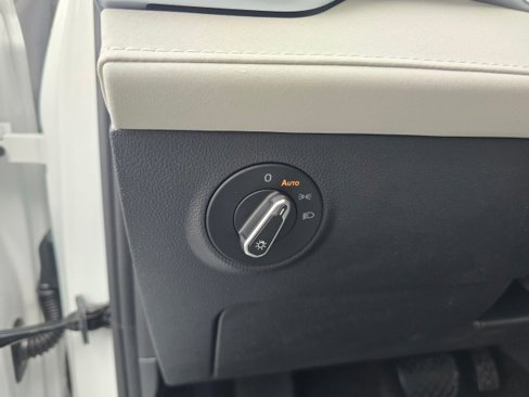 New 2025 Volkswagen Taos SE image 27