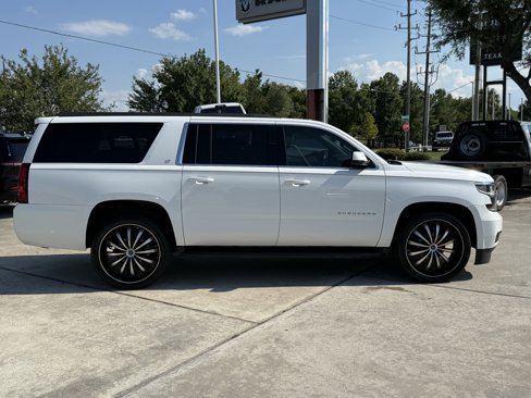 Used 2019 Chevrolet Suburban LT image 3