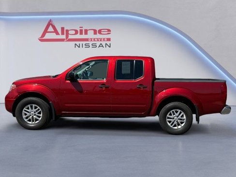 Used 2015 Nissan Frontier SV image 2