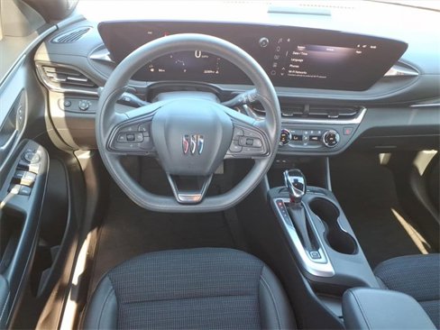 Used 2024 Buick Envista Preferred image 8