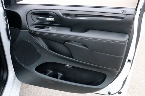 Used 2016 Dodge Grand Caravan SXT image 28
