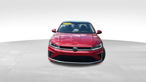 Used 2025 Volkswagen Jetta SE image 2