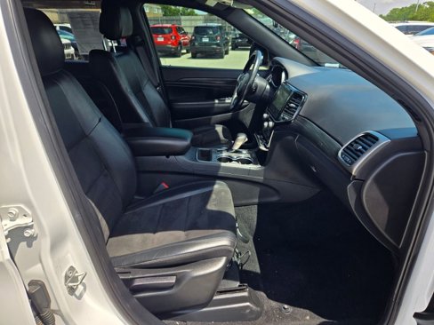Used 2021 Jeep Grand Cherokee Laredo X image 9