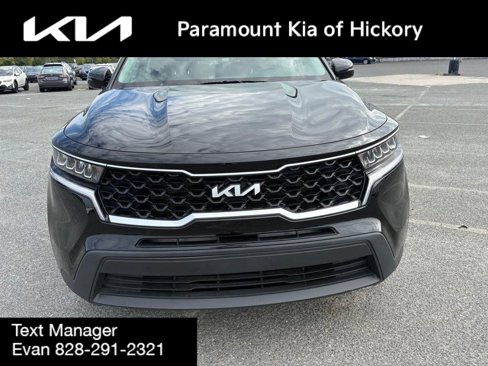 Used 2023 Kia Sorento LX image 9