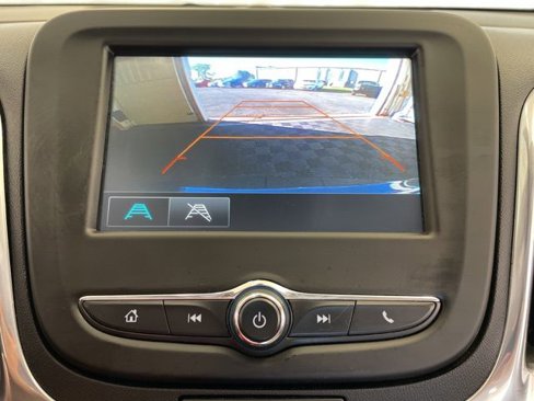 Used 2018 Chevrolet Equinox LS image 18