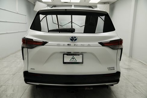 Used 2024 Toyota Sienna Limited image 5