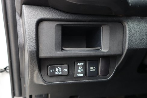 Used 2018 Toyota Tacoma TRD Sport image 10