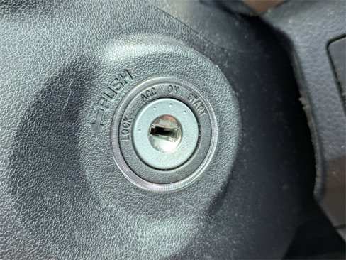 Used 2013 Toyota RAV4 XLE image 32
