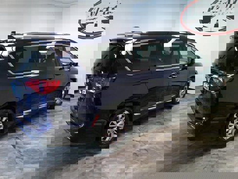 Used 2018 Chrysler Pacifica Touring-L image 8