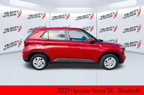 Used 2021 Hyundai Venue SE image 2