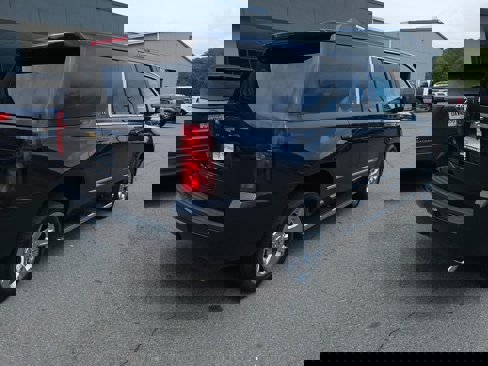 Used 2018 Chevrolet Tahoe LT w/ LT Signature Package image 3