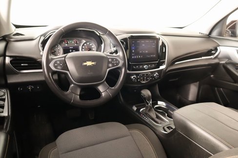 Used 2021 Chevrolet Traverse LT image 2