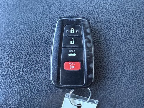 Used 2019 Toyota Camry LE image 31
