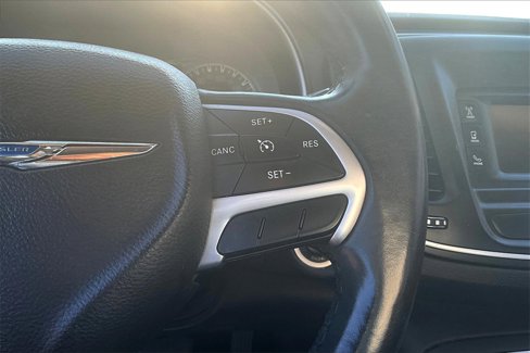 Used 2015 Chrysler 200 Limited w/ Convenience Group image 12