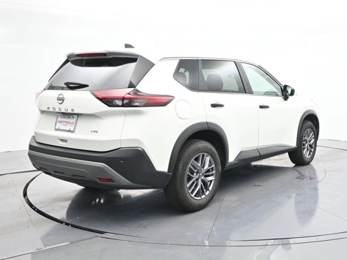 Used 2023 Nissan Rogue S image 6