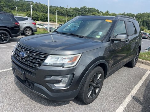 Used 2017 Ford Explorer XLT w/ Equipment Group 202A image 1
