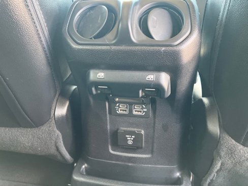 Used 2018 Jeep Wrangler Unlimited Sahara image 30