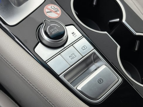 Used 2023 Genesis G70 2.0T image 25