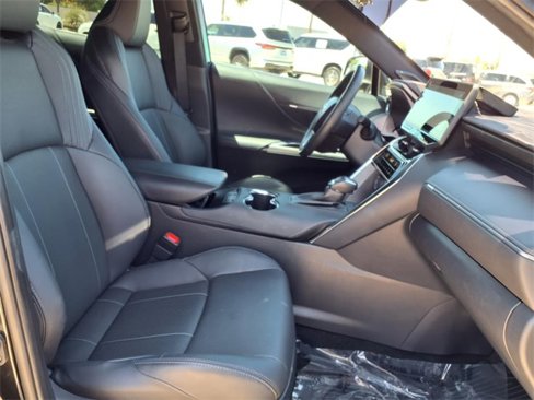 Used 2023 Toyota Venza Limited image 16