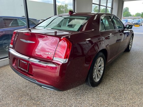 Used 2016 Chrysler 300 Limited image 2