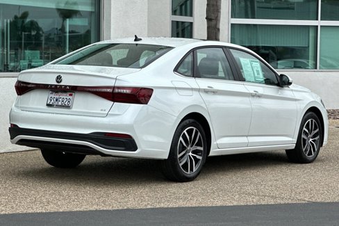 Used 2025 Volkswagen Jetta SE w/ Sunroof Package image 4