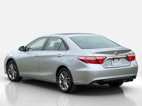 Used 2016 Toyota Camry SE image 2