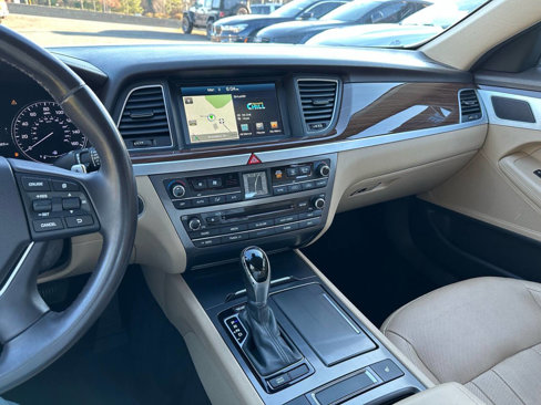 Used 2015 Hyundai Genesis 3.8 image 12