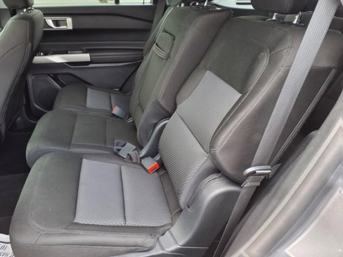 Used 2022 Ford Explorer XLT image 7