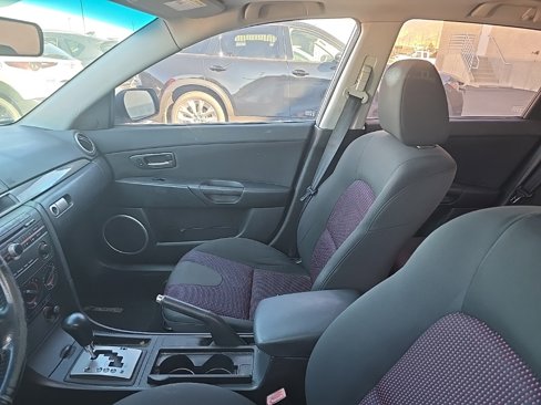 Used 2004 MAZDA MAZDA3 s w/ Moonroof & 6-CD Pkg image 8