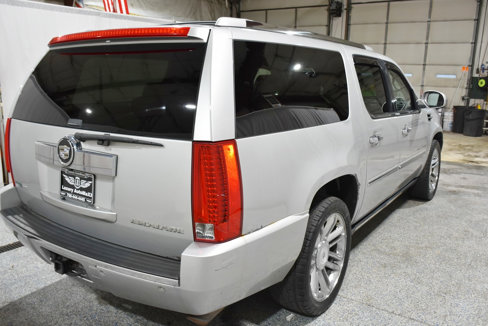 Used 2011 Cadillac Escalade ESV Premium image 8