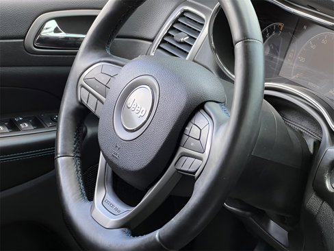 Used 2018 Jeep Grand Cherokee Laredo image 30