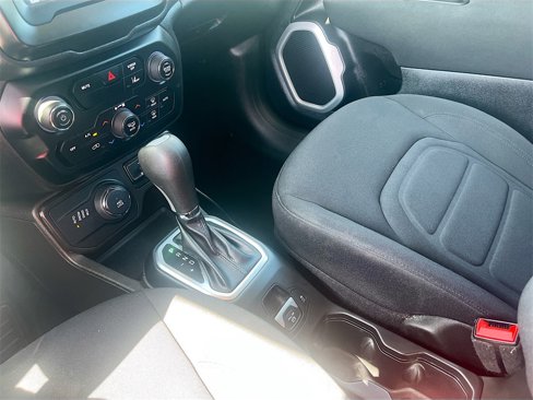 Used 2021 Jeep Renegade Latitude image 16
