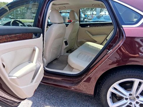 Used 2013 Volkswagen Passat TDI SEL Premium image 18