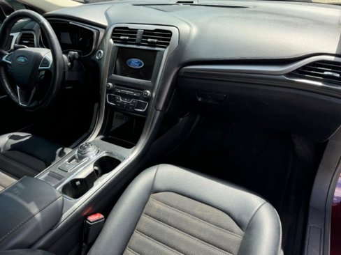Used 2017 Ford Fusion SE w/ Equipment Group 201A image 17
