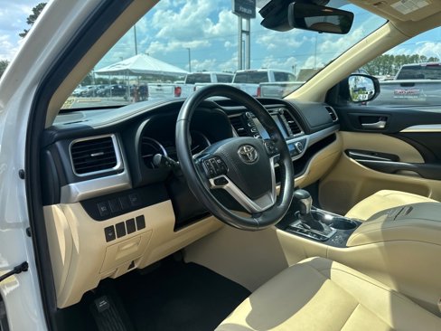 Used 2019 Toyota Highlander XLE image 7