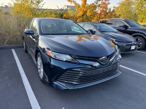 Used 2019 Toyota Camry LE image 4
