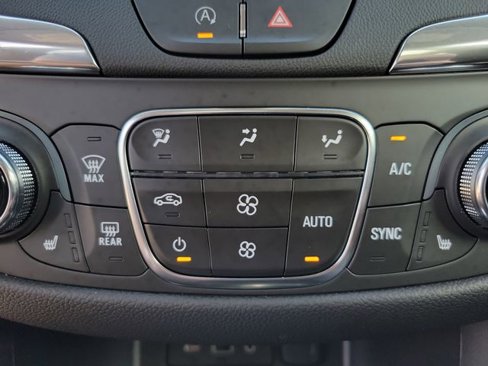 Used 2022 Chevrolet Equinox LT image 14