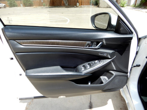 Used 2018 Honda Accord Touring image 18