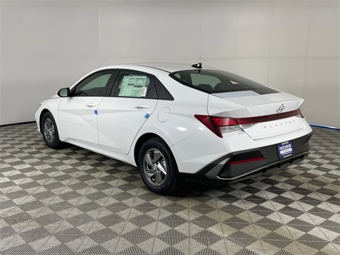 New 2025 Hyundai Elantra SE image 5