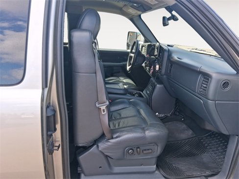 Used 2002 Chevrolet Silverado 2500 LT w/ Off-Road Skid Plate Pkg image 15