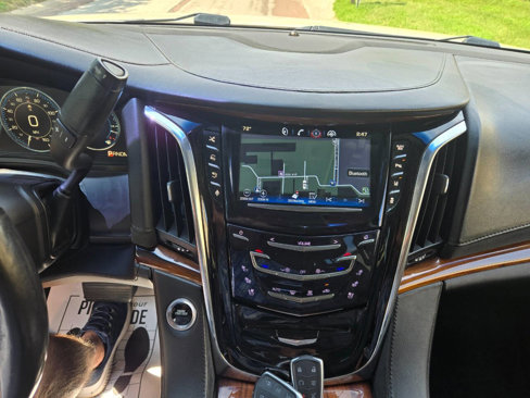 Used 2015 Cadillac Escalade ESV Premium image 11