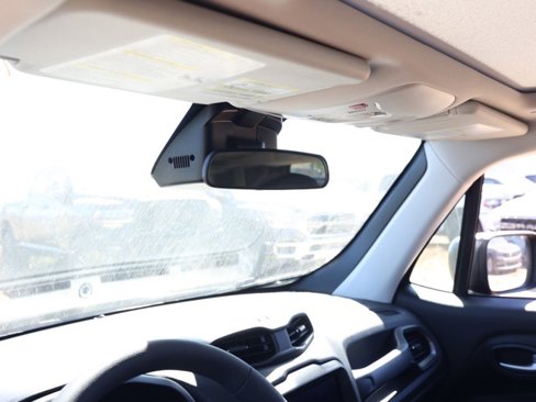 New 2023 Jeep Renegade Latitude w/ Sun & Fun Group image 12