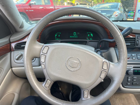 Used 2005 Cadillac De Ville w/ Deville Premium Package image 29