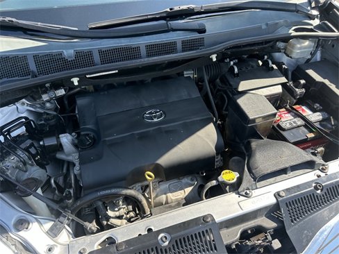 Used 2016 Toyota Sienna XLE image 26