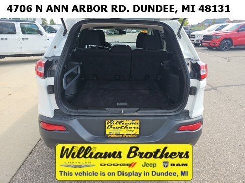Used 2017 Jeep Cherokee Latitude w/ Cold Weather Group image 6